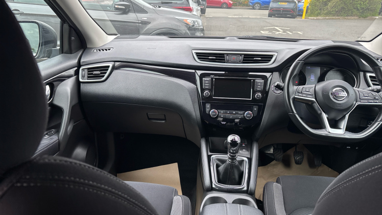 Nissan Qashqai 1.3 DiG-T N-Connecta 5dr Petrol Hatchback